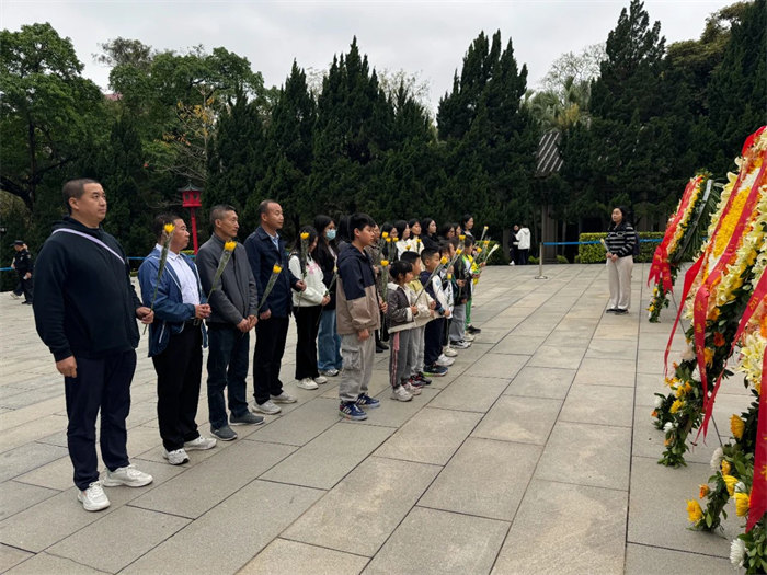 缅怀英烈志，传承民族魂—黄花岗七十二烈士陵园祭奠活动   -3