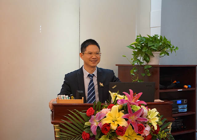 在此次季度会上，我们敬爱的赖董的一番主题为“接地气，干实事，求蜕变”的演讲铿锵有力振奋人心