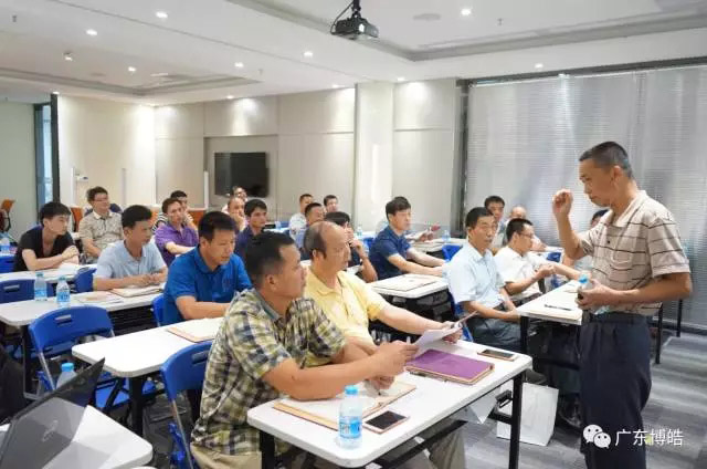 主讲——原中国玻璃钢协会技术研修的模具制作特聘讲师、九游网页版登录入口复合材料应用技术总顾问谭永枝老师